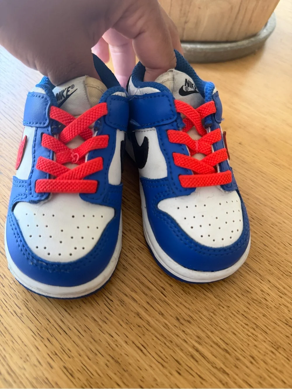 Nike Toddler Low-Top Sneakers in Blue, White & Red
